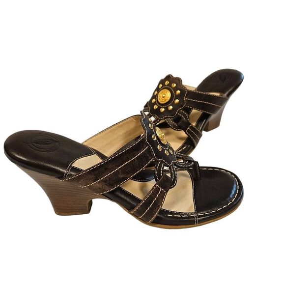 Nurture Brown Leather Sandals Gold Embellished sz 8 - Picture 11 of 11